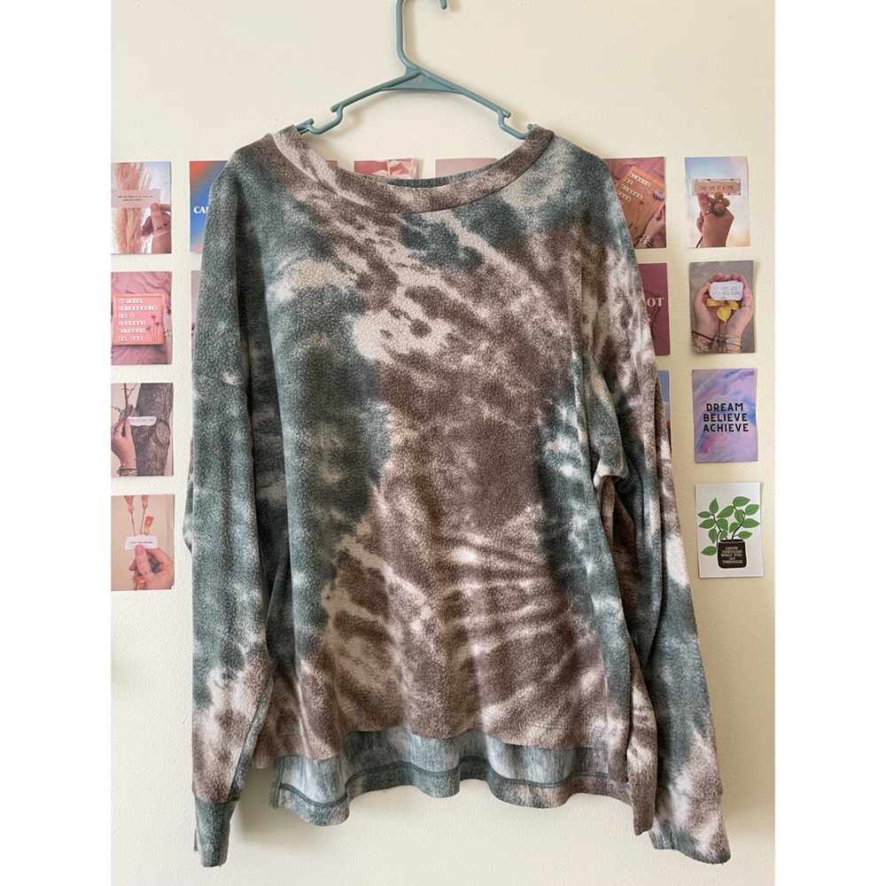 green/brown tie-dye sweater